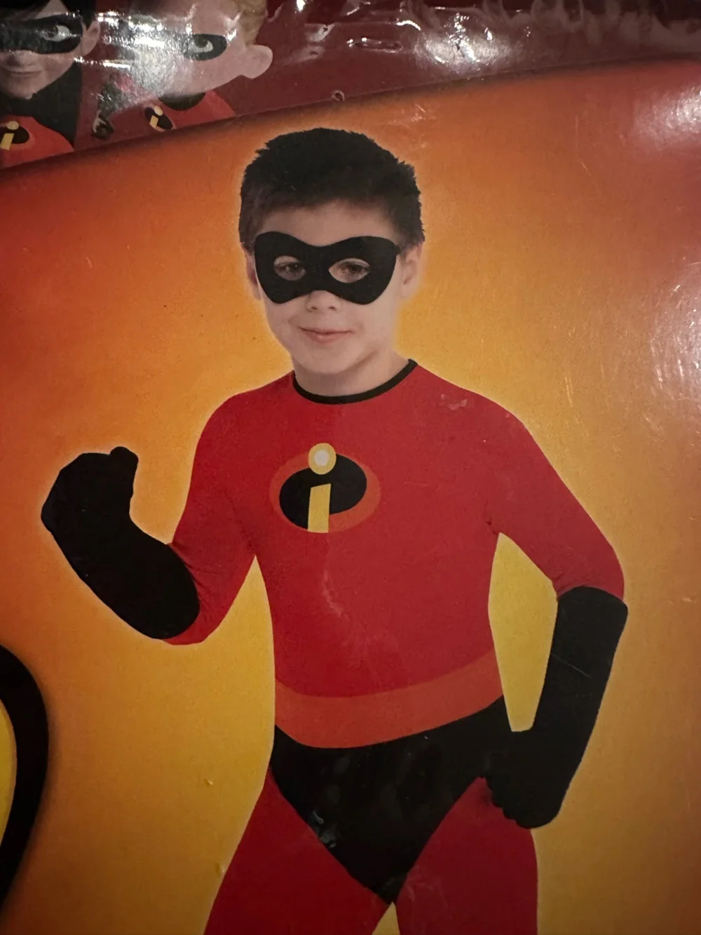 The Incredibles Red Kids Costume - Medium (8-10) NWT - Picture 3 of 6